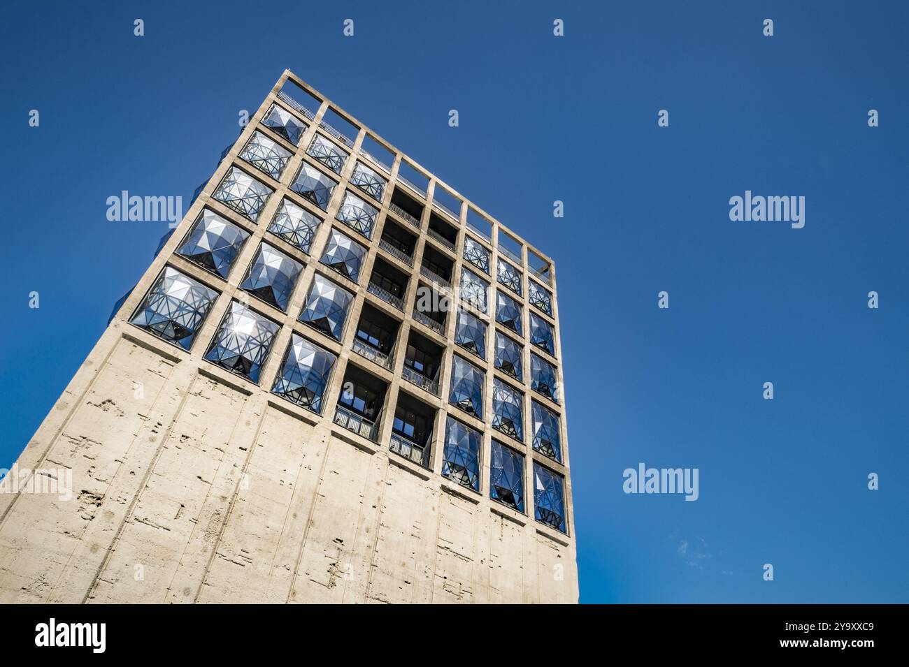 Südafrika, Westkap, Kapstadt, Victoria & Alfred Waterfront, Zeitz Museum of Contemporary African Art (Zeitz Mocaa), dessen spektakuläre Architektur die Sanierung ehemaliger Kornsilos widerspiegelt, die Arbeit des Londoner Architekten Thomas Heatherwick Stockfoto