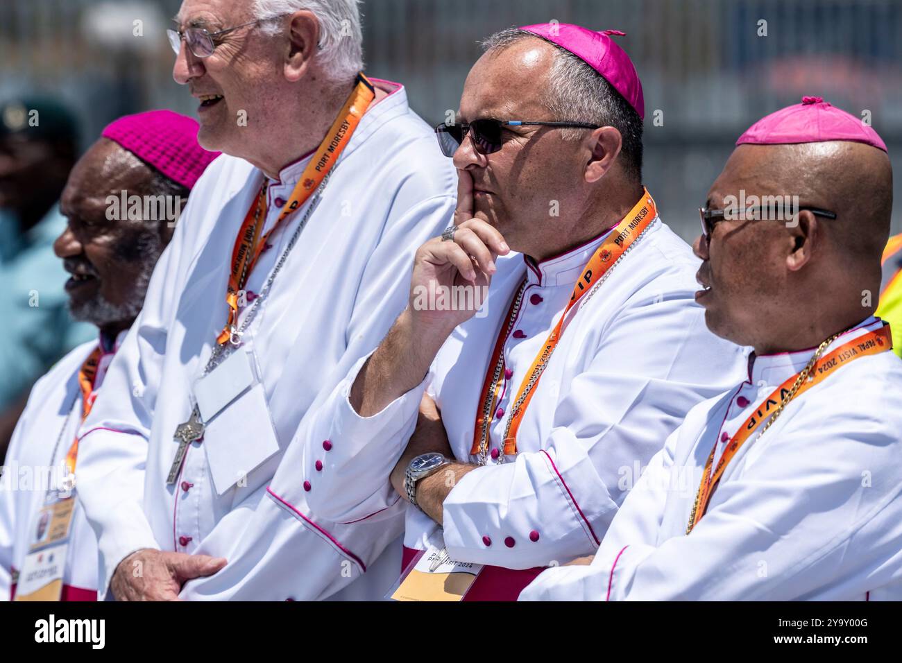 Papua-Neuguinea, Region Golf von Papua, National Capital District, Port Moresby City, Besuch von Papst Franziskus in Papua-Neuguinea vom 6. Bis 9. September 2024, Flughafen Jackson, religiöse Menschen auf Asphalt, als Papst Franziskus Papua-Neuguinea verließ Stockfoto