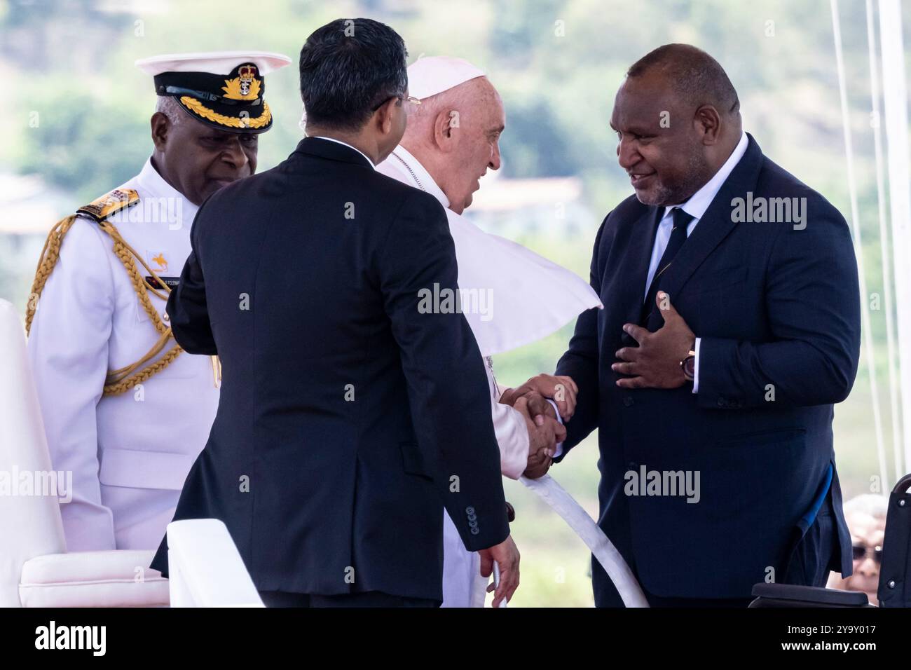Papua-Neuguinea, Region Golf von Papua, National Capital District, Port Moresby City, Besuch von Papst Franziskus in Papua-Neuguinea vom 6. Bis 9. September 2024, Flughafen Jackson, Premierminister James Marape begrüßt Papst Franziskus bei der Abreise Stockfoto