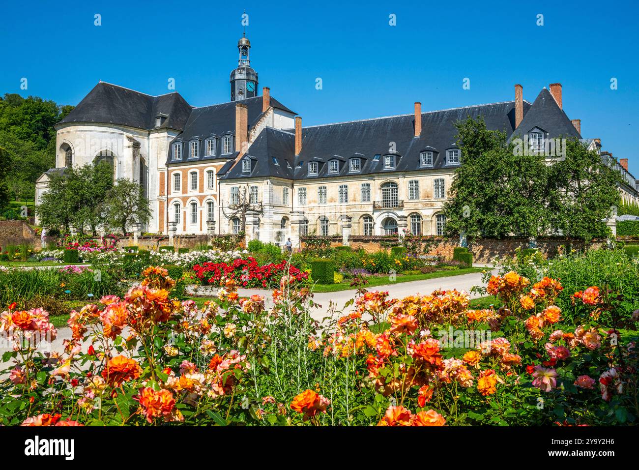 Frankreich, Somme, Argoules, Les jardins de Valloires, die Jardins de Valloires befinden sich im Authie-Tal am Fuße einer majestätischen Zisterzienserabtei und sind das Werk des Landschaftsgärtners Gilles Clément. Die Jardins de Valloires, die als bemerkenswerter Garten gelistet sind, sind eine Schatzgrube mit über 5.000 Arten, die auf 8 Hektar verteilt sind. Es gibt nicht nur einen, sondern fünf stimmungsvolle Gärten, die Sie besuchen können, wenn sich die Jahreszeiten ändern (aus der Vogelperspektive) Stockfoto