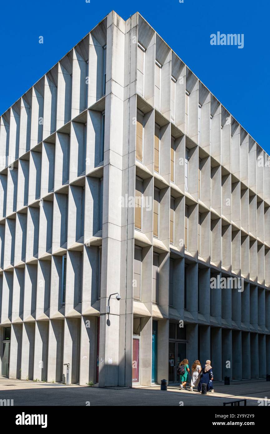 Frankreich, Savoie, Chambery, Cité des Arts, Baujahr 2002, beherbergt das regionale Konservatorium für Musik, Tanz und dramatische Kunst sowie die Städtische Kunstschule und zahlreiche Musikvereine Stockfoto