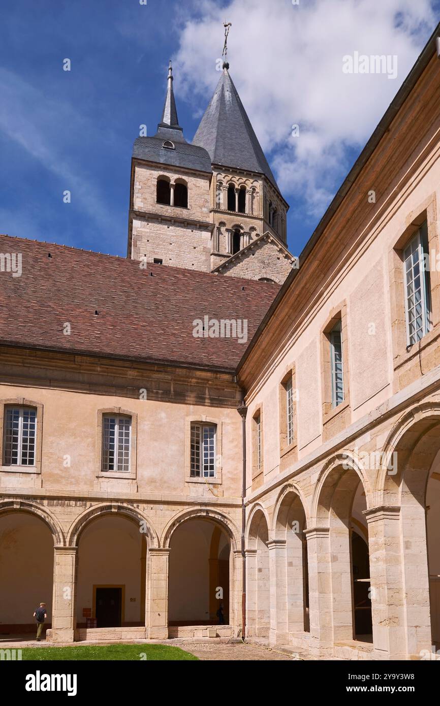 Frankreich, Saone et Loire, Maconnais, Cluny, Saint Pierre und Saint Paul Abbey von Cluny, der große Kreuzgang aus dem 18. Jahrhundert Stockfoto