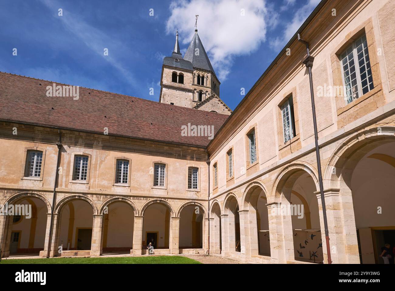 Frankreich, Saone et Loire, Maconnais, Cluny, Saint Pierre und Saint Paul Abbey von Cluny, der große Kreuzgang aus dem 18. Jahrhundert Stockfoto