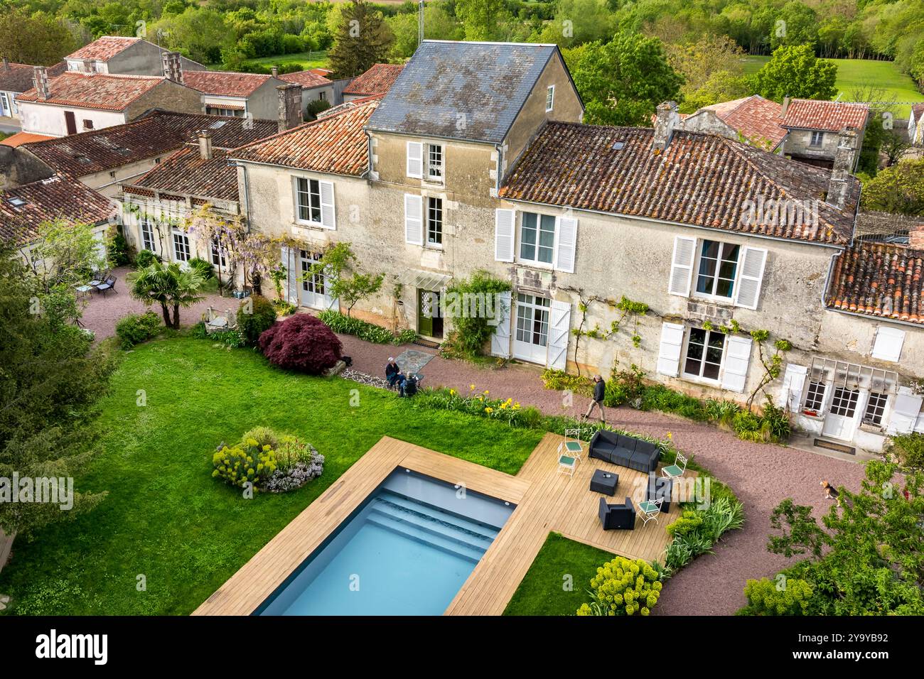 Frankreich, Vendee, Maillezais, La Parenthese Gästehaus, ein Herrenhaus aus dem 19. Jahrhundert (aus der Vogelperspektive) Stockfoto