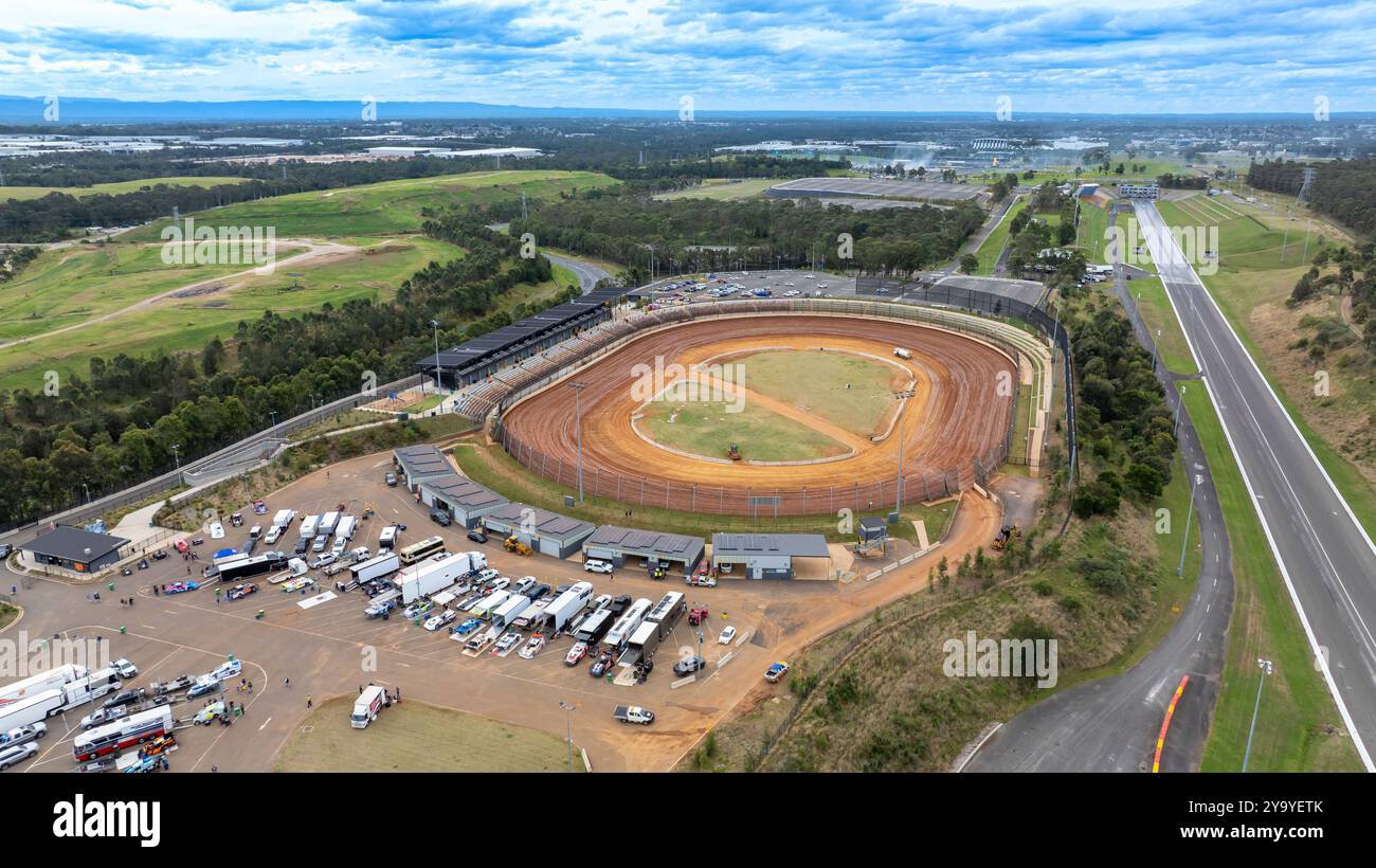 Drohnenfoto des Sydney International Speedway in Eastern Creek in der westlichen Region von Sydney in New South Wales, Australien. Stockfoto