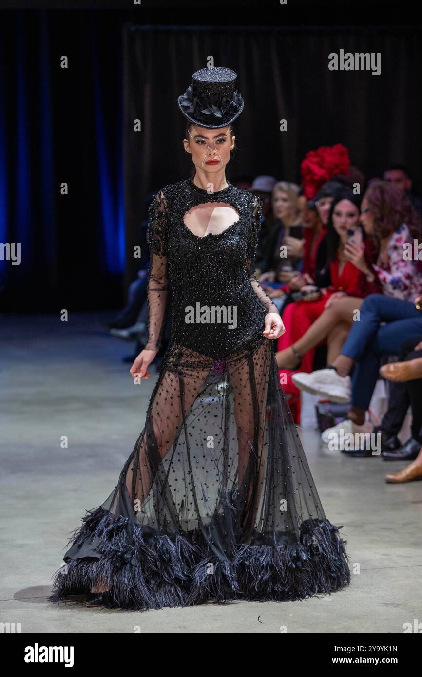 Los Angeles, USA. Oktober 2024. Models demostrieren Hüte bei der ersten Show der Image Fashion Week mit Sarah Sokol in Neuehouse Hollywood, Los Angeles, CA, 10. Oktober 2024 Credit: Eugene Powers/Alamy Live News Stockfoto