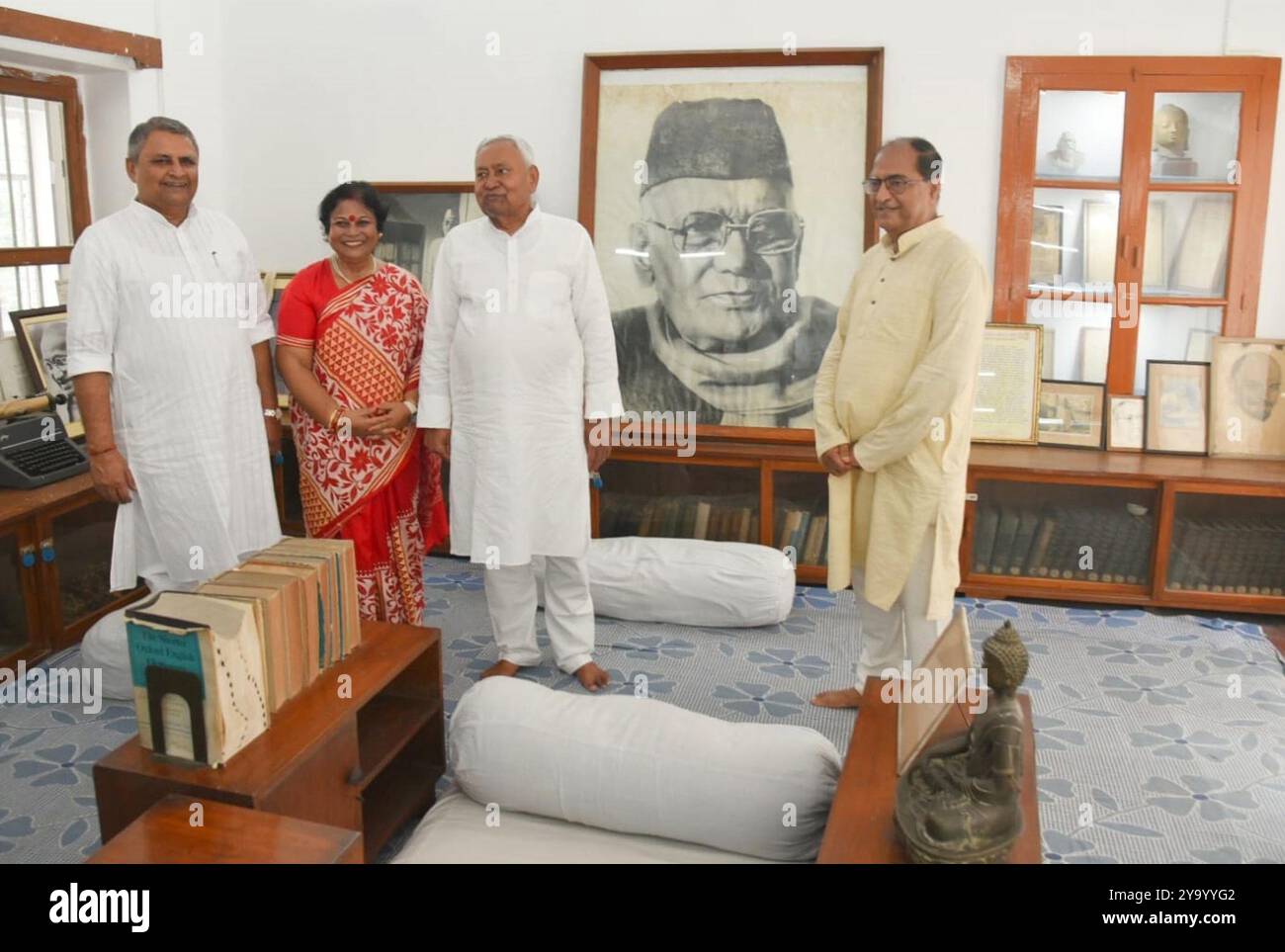 Patna, Indien. Oktober 2024. PATNA, INDIEN - 11. OKTOBER: Bihar-Chef Nitish Kumar besucht am 11. Oktober 2024 zum Geburtstag von Lok Nayak Jai Prakash Narayan in der JP-Residenz Kadam Kuan in Patna, Indien. (Foto: Santosh Kumar/Hindustan Times/SIPA USA) Credit: SIPA USA/Alamy Live News Stockfoto