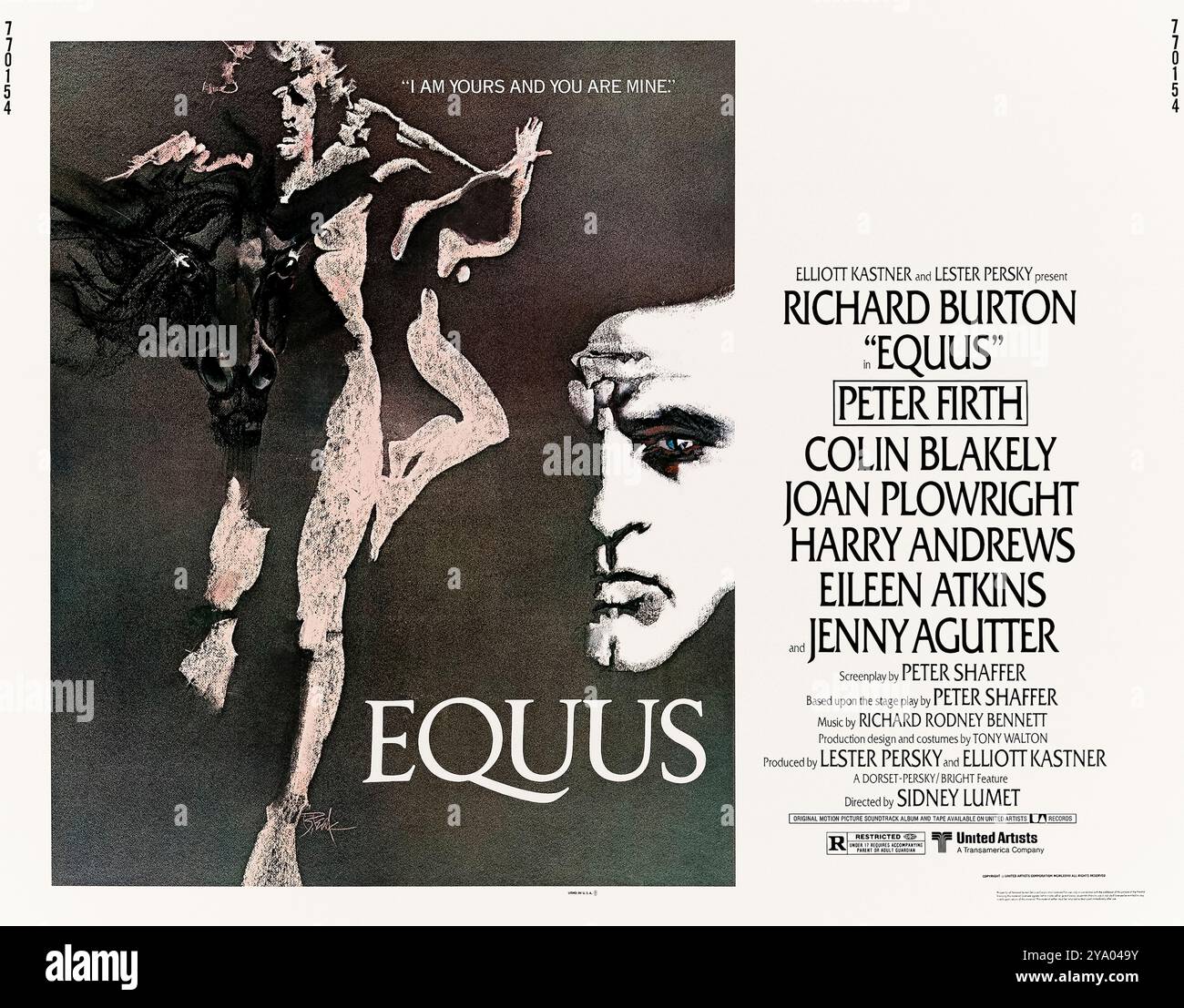 Equus (1977) unter der Regie von Sidney Lumet mit Richard Burton, Peter Firth und Colin Blakely in den Hauptrollen. Ein psychologisches Drama, das die komplexe Beziehung zwischen einem Psychiater und einem jungen Mann untersucht, der sechs Pferde geblendet hat. Foto eines originalen Posters mit Leinenrücken aus dem Jahr 1977 (USA) mit Kunstwerken von Bob Peak ***NUR FÜR REDAKTIONELLE ZWECKE***. Quelle: BFA / United Artists Stockfoto