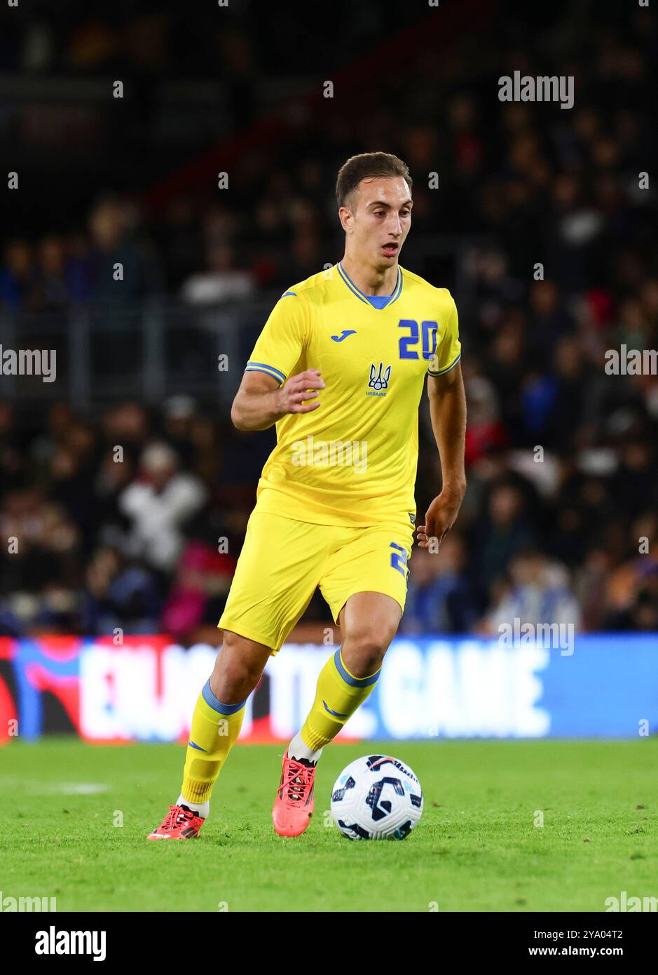 11. Oktober 2024; Vitality Stadium, Bournemouth, Qualifikation der Gruppe F Euro 2025, England U21 gegen Ukraine U21; Braharu aus der Ukraine bringt Ball in die englische Box Credit: Action Plus Sports Images/Alamy Live News Stockfoto