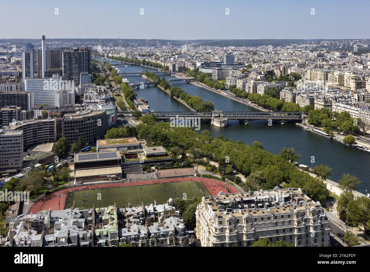 Blick auf die städtische Landschaft von Paris mit der seine und mehreren Brücken, Paris Stockfoto