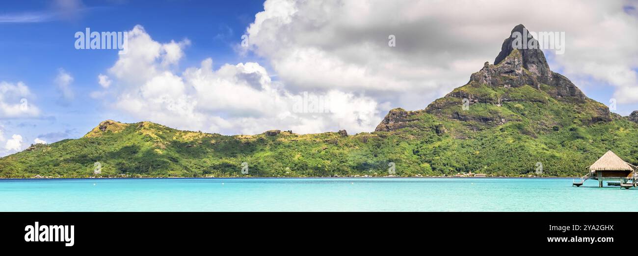 Bora Bora Island, Französisch-Polynesien. Webbanner mit Panoramablick auf diesen Labyrinth-Strand Stockfoto