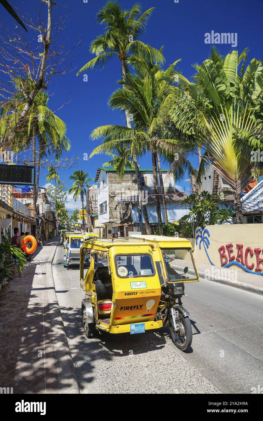 Trike Moto Taxis Verkehr auf boracay Island Hauptstraße auf den philippinen Stockfoto