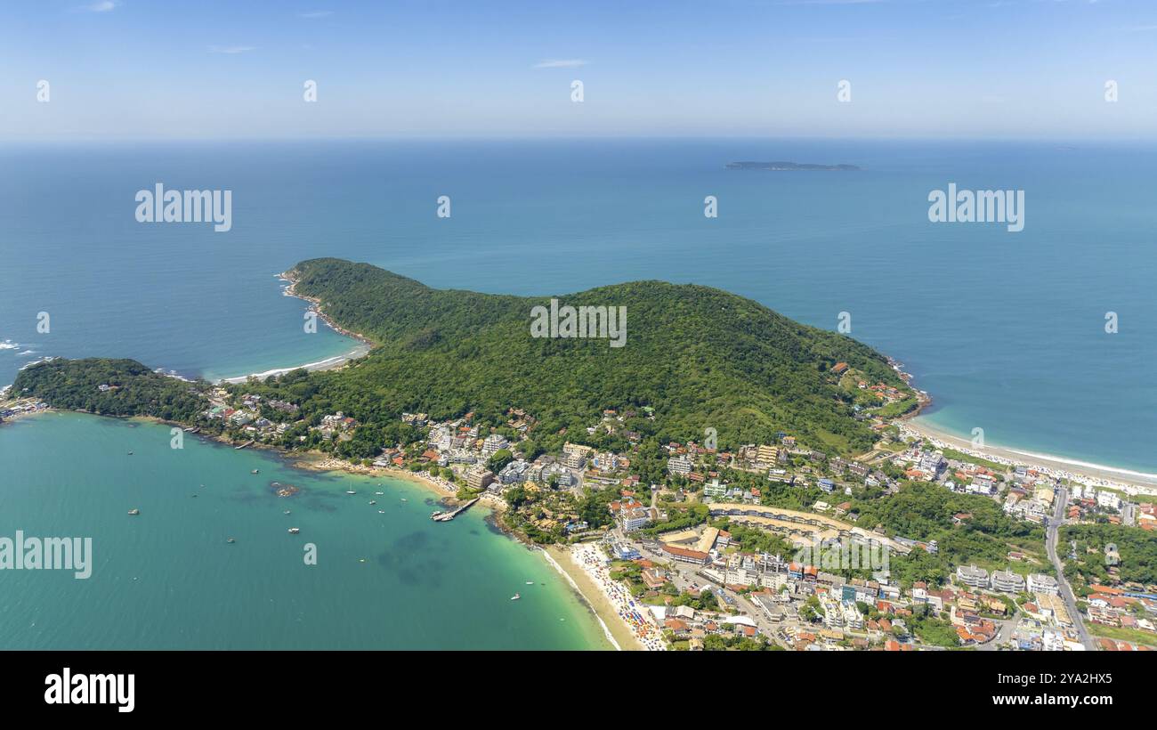 Bombinhas Beach in Santa Catarina. Luftaufnahme mit einer Drohne. Brasilien. Südamerika Stockfoto