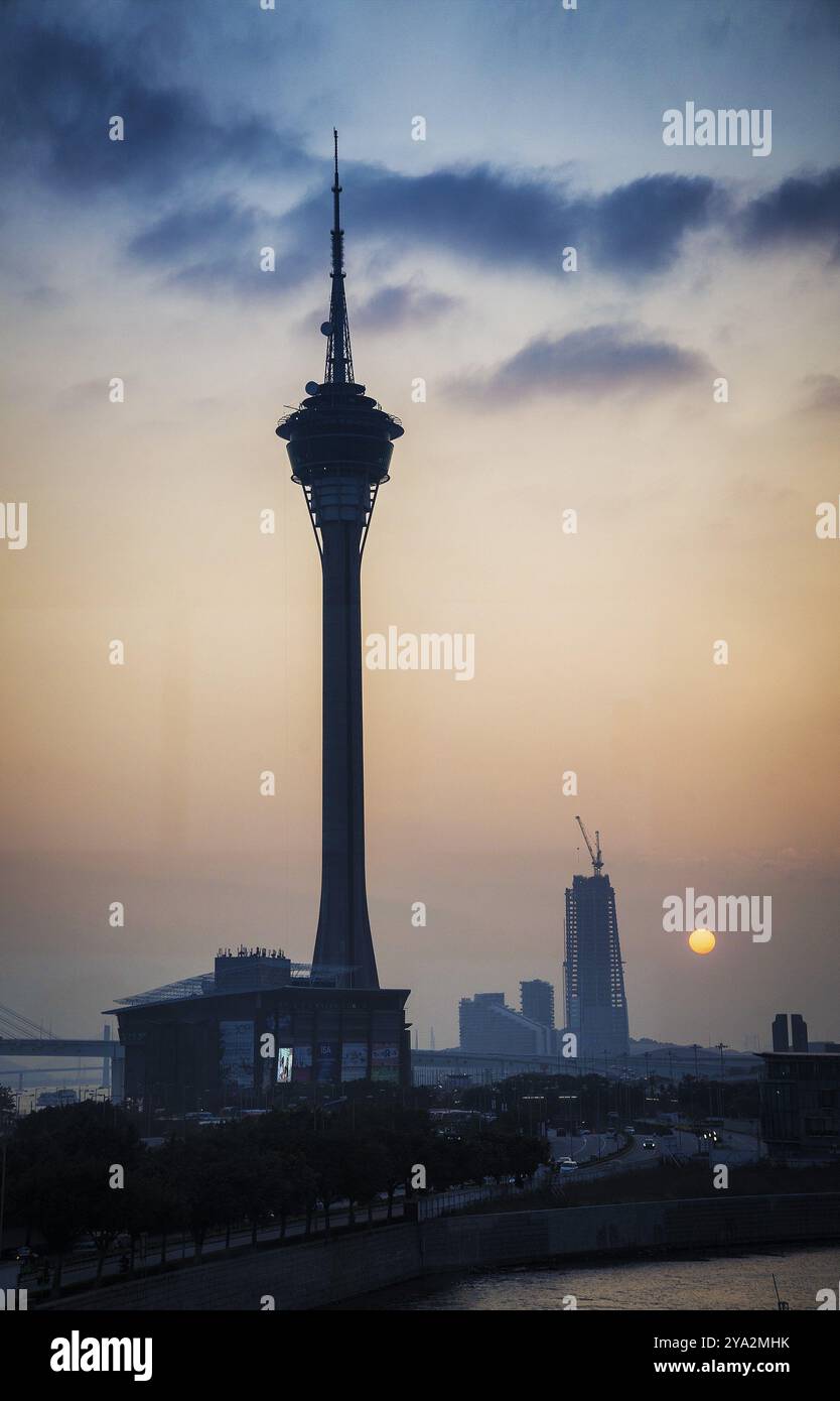 Macau Tower Wahrzeichen der städtischen Skyline in macao china bei Sonnenuntergang Stockfoto