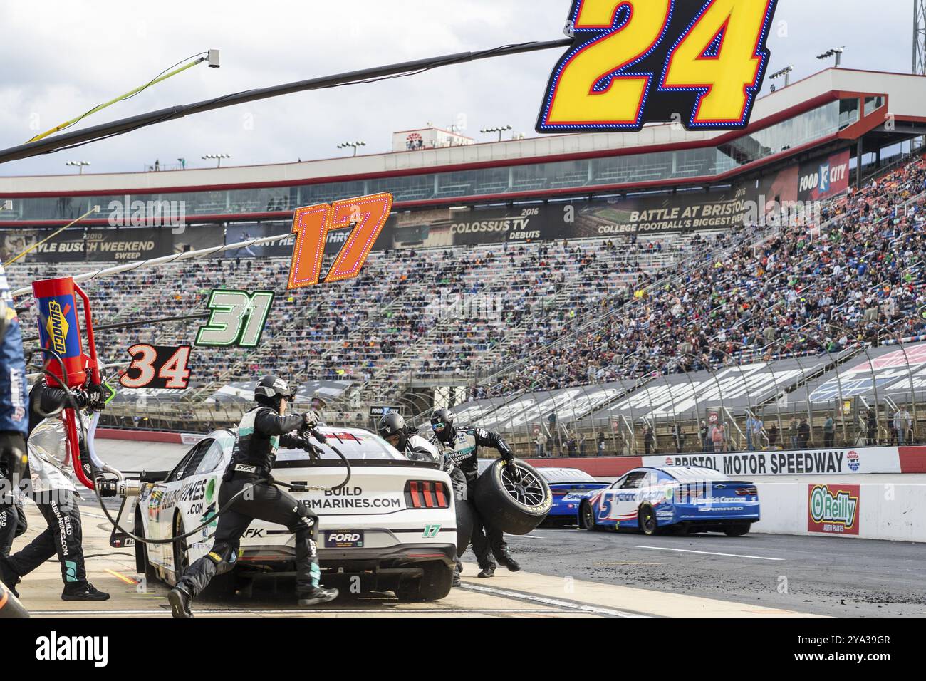 17. März 2024: Bristol, TN, Chris Buescher begibt sich um die Position für die Food City 500 in Bristol, TN, USA, Nordamerika Stockfoto