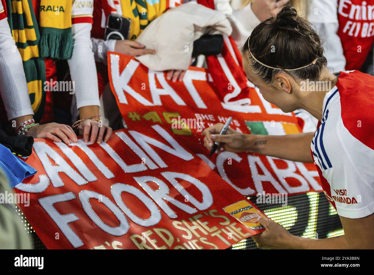 MELBOURNE, AUSTRALIEN, 24. MAI: Caitlin Foord des Arsenal Women FC mit Fans, nachdem er das A-League All Stars Women Team während des Global Football W besiegt hatte Stockfoto