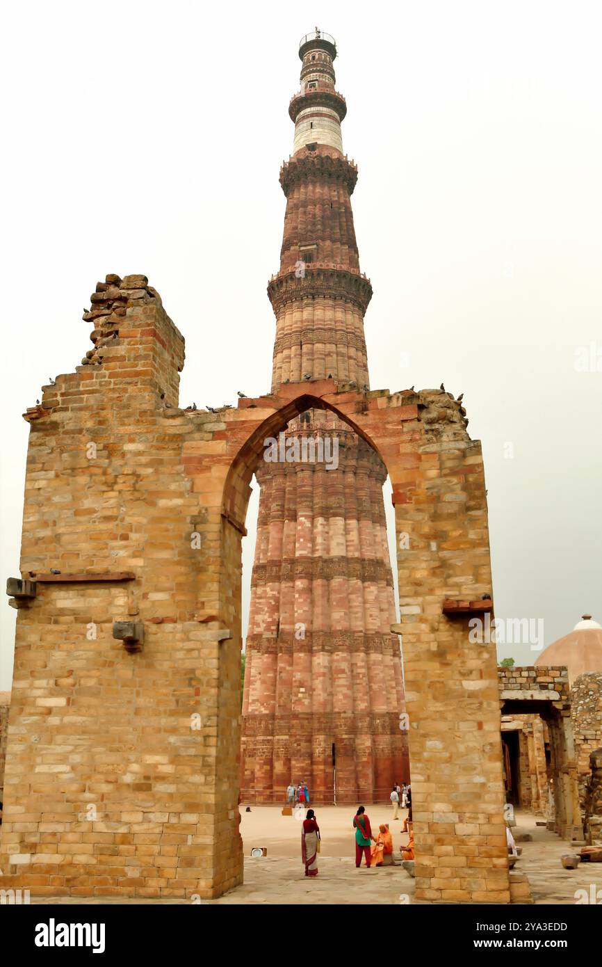 Der Qutab Minar in Mehrauli, Süd-Delhi, Delhi, Indien. Stockfoto