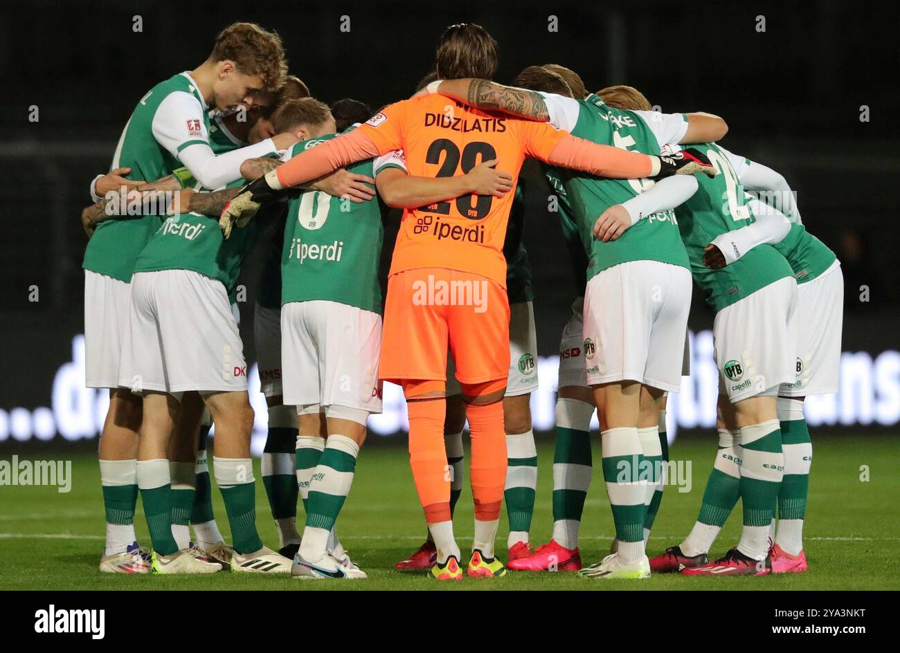 11.10.2024, Dietmar-Scholze-Stadion an der Lohmuehle, Lübeck, GER, Regionalliga Nord, VfB Lübeck vs BSV Kickers Emden im Bild/Picture Shows Feature/Impressionen Startelf VfB Lübeck Torwart Gavin Didzilatis (VfB Lübeck #28) Luca Falk Menke (VfB Luebeck #05 (VfB Lübeck #39) Foto © nordphoto GmbH cred Stockfoto