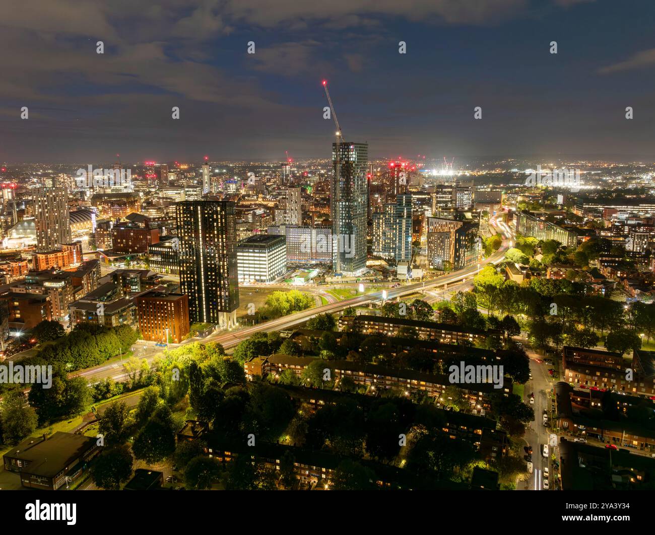 Luftbild der Skyline von Manchester bei Nacht Stockfoto