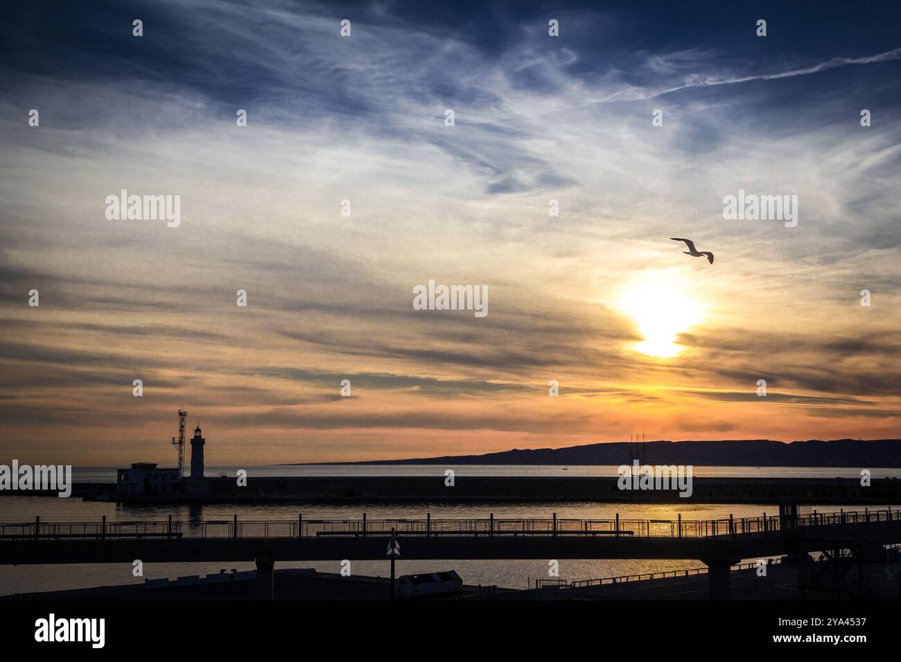 Coucher de Soleil sur le Port de Marseille Stockfoto