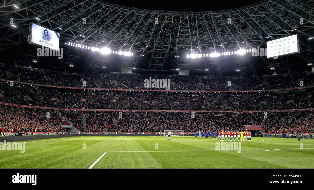Budapest, Ungarn. Oktober 2024. BUDAPEST, 11-10-2024, Puskas Arena, Saison 2024/2025 UEFA Nations League Spiel zwischen Ungarn und den Niederlanden und Ungarn Endpunktzahl 1:1. Eine Schweigeminute für Johan Neeskens, der diese Woche im Alter von 73 Jahren verstarb Credit: Pro Shots/Alamy Live News Stockfoto