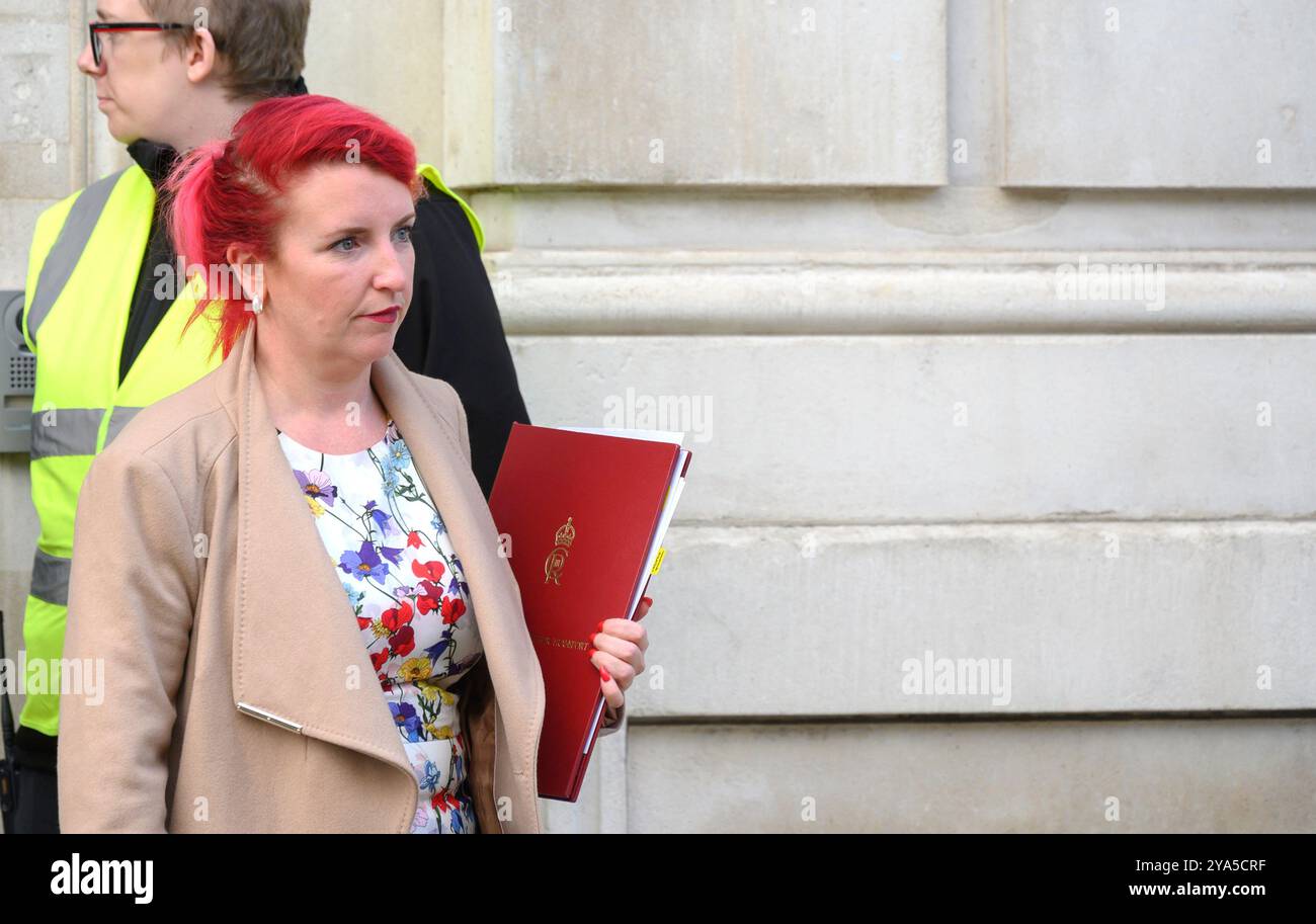 Louise Haigh Abgeordnete (Verkehrssekretärin) verlässt das Kabinettsbüro in Whitehall nach einer Sitzung vom 7. Oktober 2024 Stockfoto Louise Haigh Abgeordnete (Verkehrssekretärin) verlässt das Kabinettsbüro in Whitehall nach einer Sitzung vom 7. Oktober 2024 Stockfoto