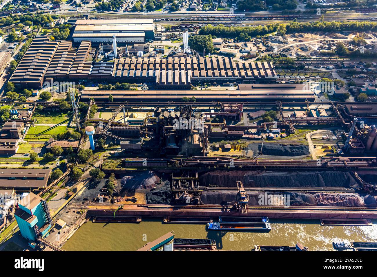 Luftbild, Stahlwerk HKM Hüttenwerke Krupp Mannesmann GmbH, Hüttenheim, Duisburg, Ruhrgebiet, Nordrhein-Westfalen, Deutschland ACHTUNGxMINDESTHONORARx60xEURO *** Luftaufnahme, Stahlwerk HKM Hüttenwerke Krupp Mannesmann GmbH, Hüttenheim, Duisburg, Ruhrgebiet, Nordrhein-Westfalen, Deutschland ATTENTIONxMINDESTHONORARx60xEURO Stockfoto