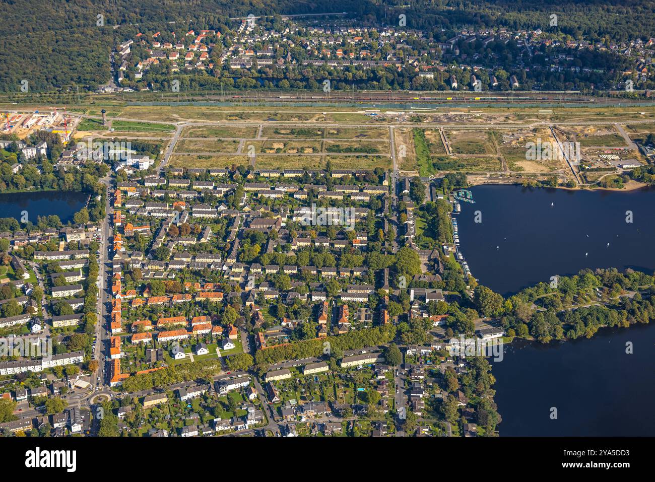 Luftbild, Eisenbahner-Siedlung Wedau, Wohnsiedlung am ehemaligen Rangierbahnhof Wedau, Waldgebiet und Ortsteil Bissingheim, Wedau, Duisburg, Ruhrgebiet, Nordrhein-Westfalen, Deutschland ACHTUNGxMINDESTHONORARx60xEURO *** Luftansicht, Eisenbahnsiedlung Wedau, Wohnsiedlung am ehemaligen Rangierbahnhof Wedau, Waldgebiet und Landkreis Bissingheim, Wedau, Duisburg, Ruhrgebiet Nordrhein-Westfalen, Deutschland ATTENTIONxMINDESTHONORARx60xEURO Stockfoto