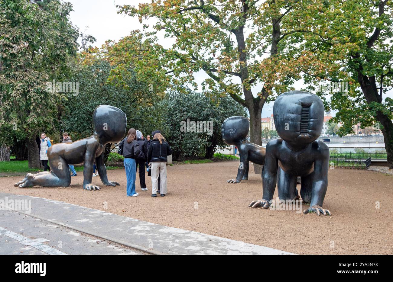 Miminka Krabbelnde Babys Skulpturen Prag Tschechische Republik Stockfoto