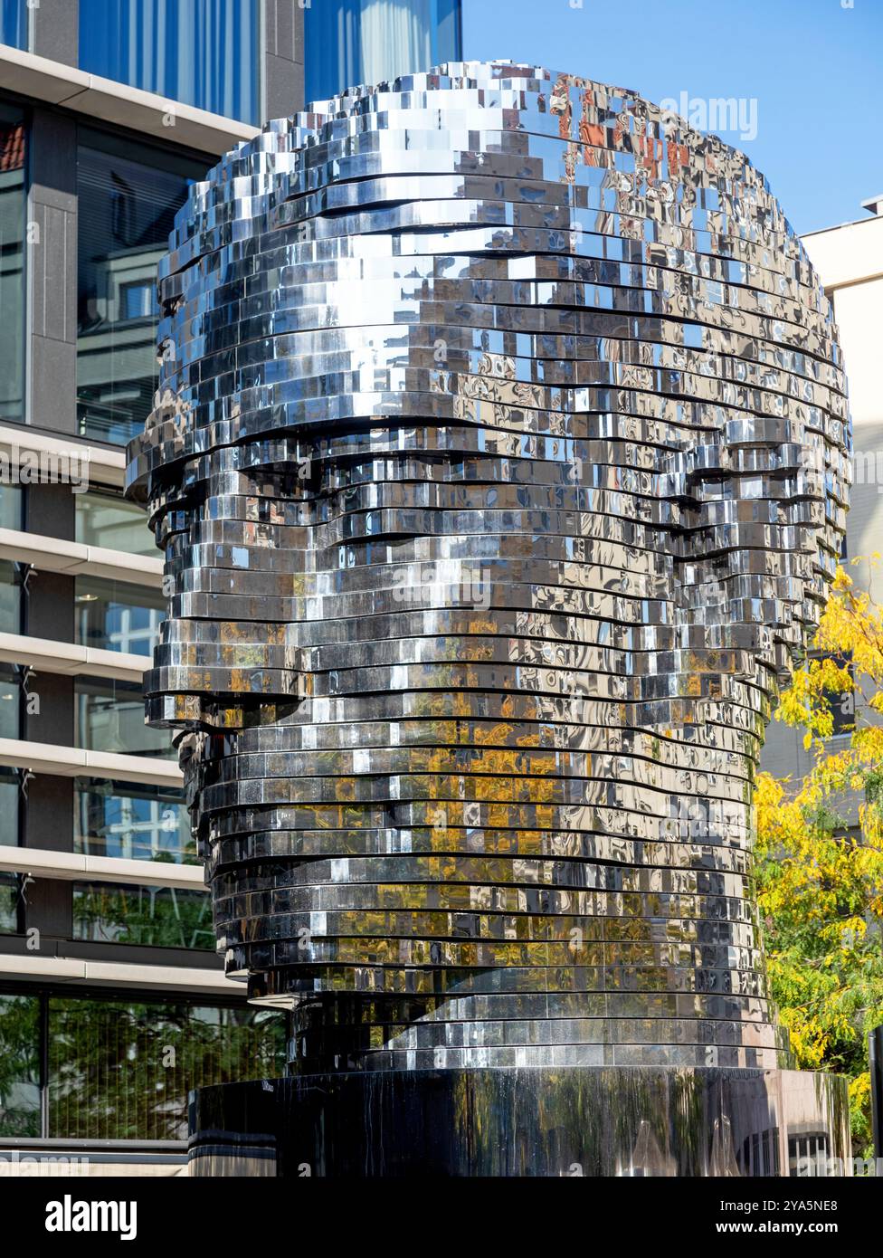 Eine rotierende 42-Schicht-Skulptur von Franz Kafkas von David Cerny Prag Tschechien Stockfoto