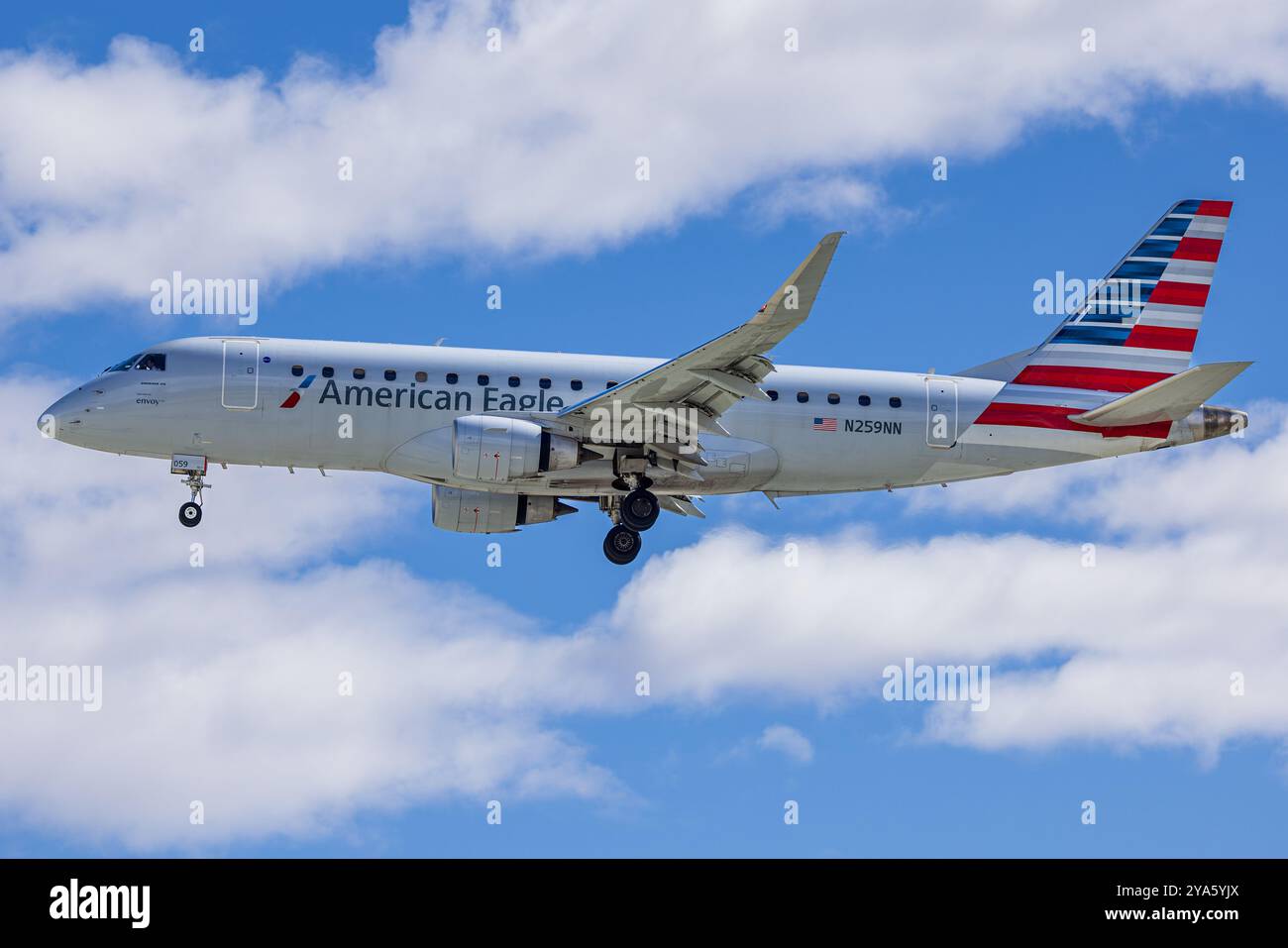 N259NN American Eagle Embraer ERJ-175LR Landung bei Palm Springs (PSP/KPSP) Stockfoto