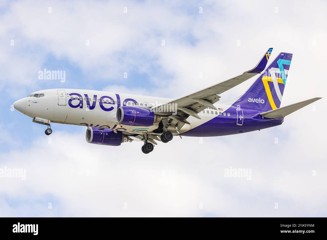 N706VL Avelo Air Boeing 737-752(WL) Landung bei Palm Springs (PSP/KPSP) Stockfoto