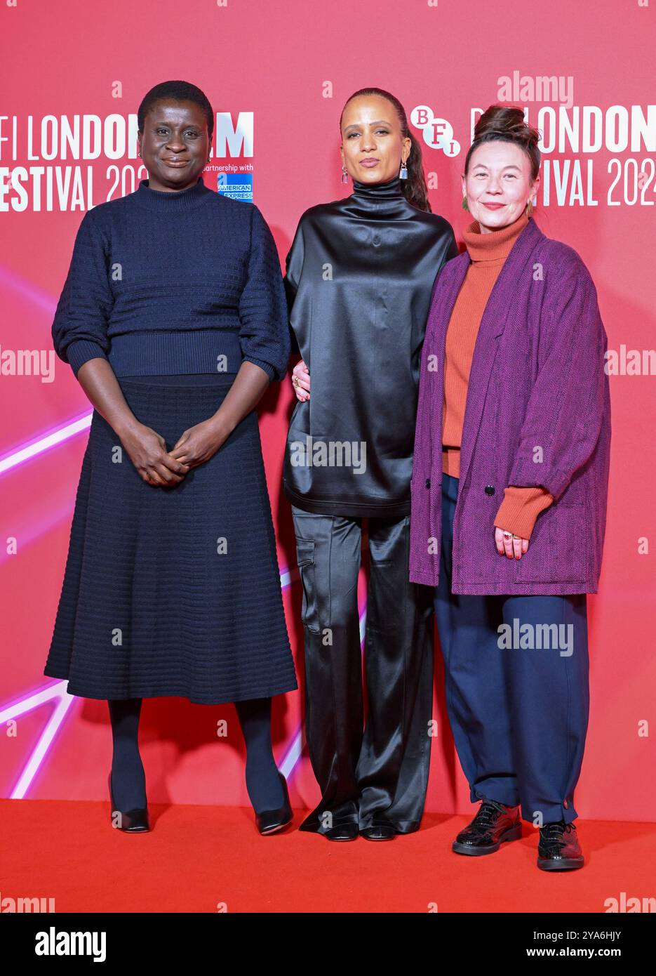 London, Großbritannien. Oktober 2024. (L-R) Ama Ampadu, Mati DIOP (Filmregisseur), Kristy Matheson (BFI Festivaldirektor) während des Red Carpet Arrangements für die Vorführung von 'Dahomy' während des London Film Festivals im BFI Southbank, London, Großbritannien. Quelle: LFP/Alamy Live News Stockfoto