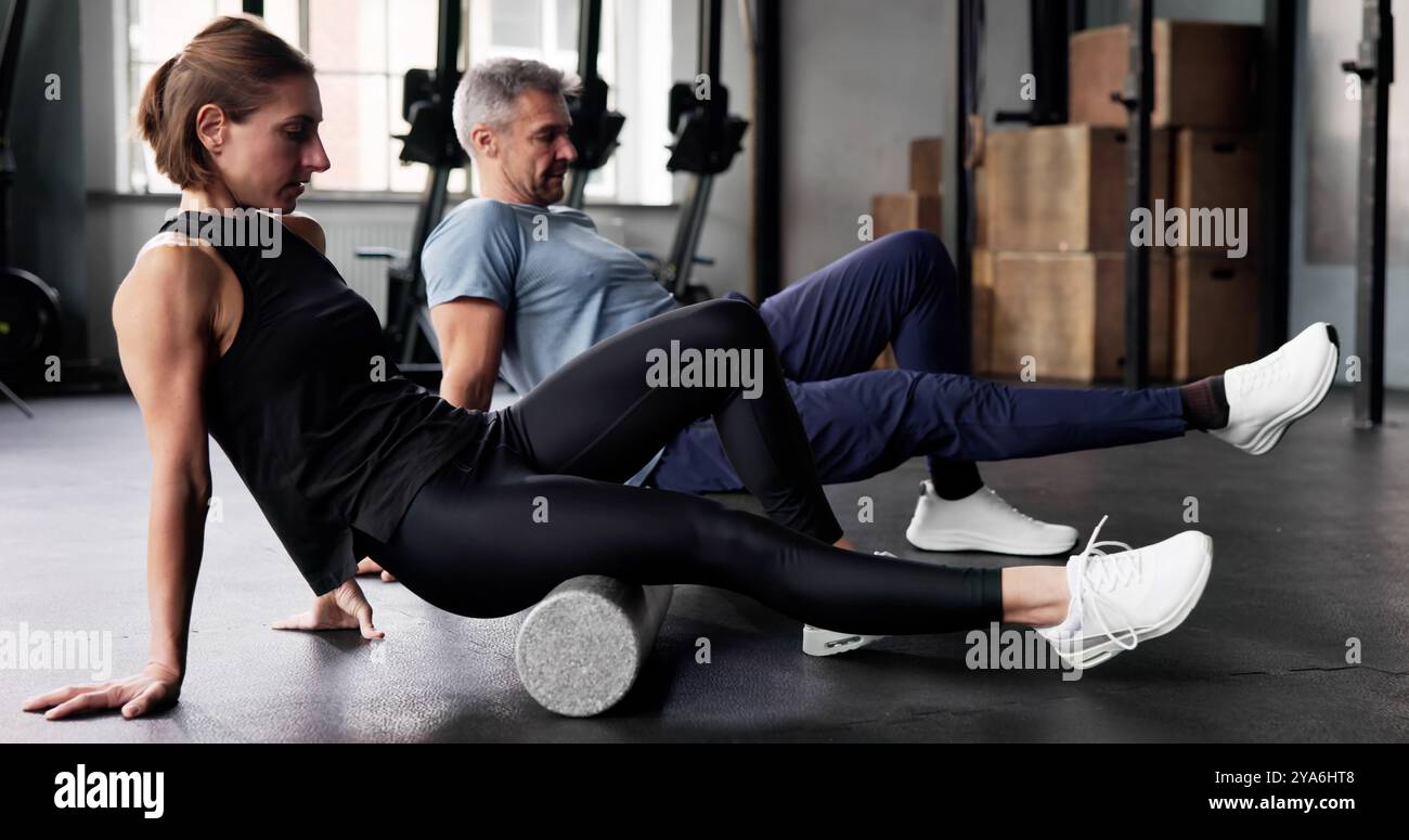 Faszienschaumrolle Für Muskelknoten Im Fitnessstudio Stockfoto