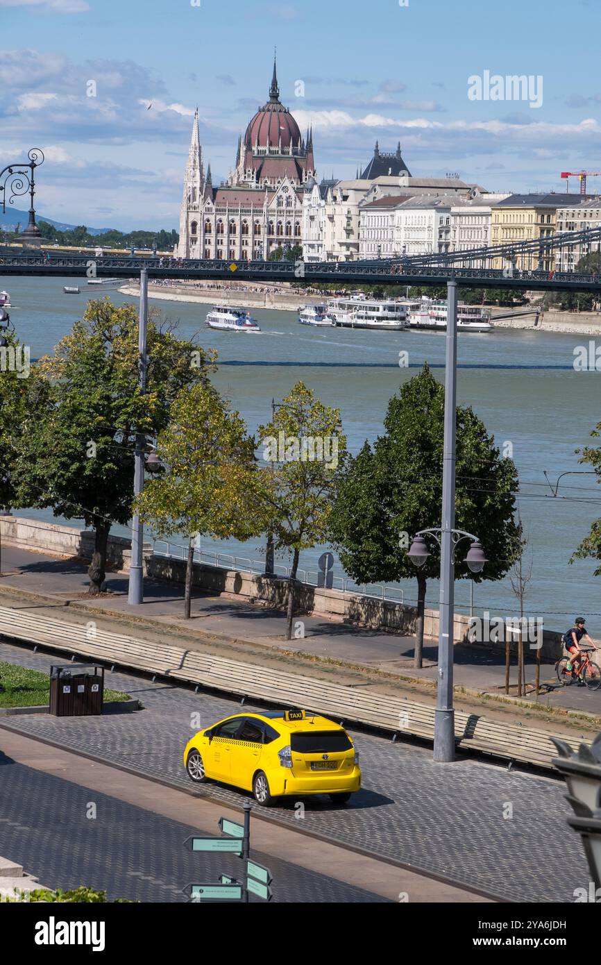 Machen Sie einen Spaziergang entlang der Donau und des Budapester Parlaments, Ungarn Stockfoto