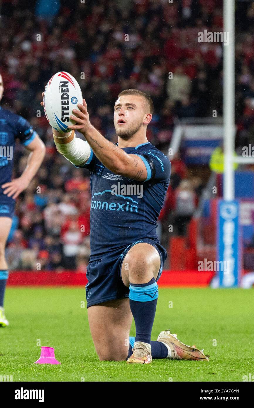 Mikey Lewis ( 7 ) von Hull KR erzielt einen Elfmeter Stockfoto