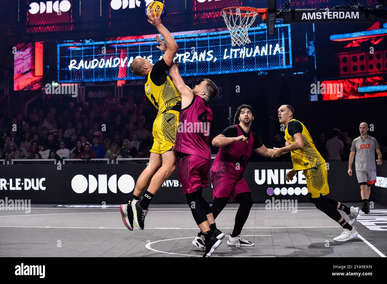 AMSTERDAM, NIEDERLANDE - 12. OKTOBER: Evaldas Džiaugys - Raudondvaris beim Spiel der FIBA 3x3 World Tour Amsterdam 2024 zwischen Raudondvaris und Ljubljana am 12. Oktober 2024 in Amsterdam, Niederlande. (Foto: Edwin J.H. de Vries/Orange Pictures) Stockfoto