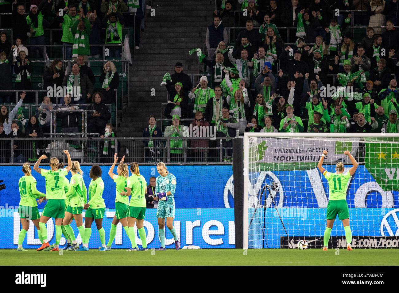 Wolfsburg, Deutschland. Oktober 2024. Lineth Beerensteyn (9) aus Wolfsburg erzielte 2-0 beim Frauen-Bundesliga-Spiel zwischen Wolfsburg und FC Bayern München im AOK-Stadion in Wolfsburg. Quelle: Gonzales Photo/Alamy Live News Stockfoto