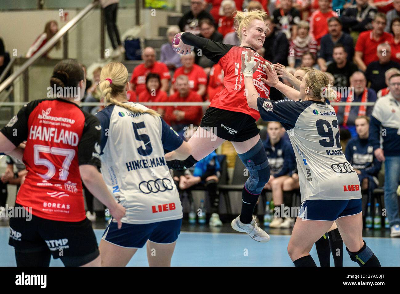 Bad Langensalza, Deutschland. Oktober 2024. Johanna Reichert (Rueckraum, Thüringer HC, #29), Stefanie Kaiser (KM, Sport-Union Neckarsulm, #92), Kim Lara Hinkelmann (KM, Sport-Union Neckarsulm, #5), Josefine Hanfland (Kreis, Thüringer HC, #57) GER, Thüringer HC gegen Sport-Union Neckarsulm, 1. Handballbundesliga Frauen, 4. Spieltag, Spielzeit 2024/2025, Samstag, 12.10.2024, 18,00 Uhr Foto: Eibner-Pressefoto/Martin Herbst Credit: dpa/Alamy Live News Stockfoto