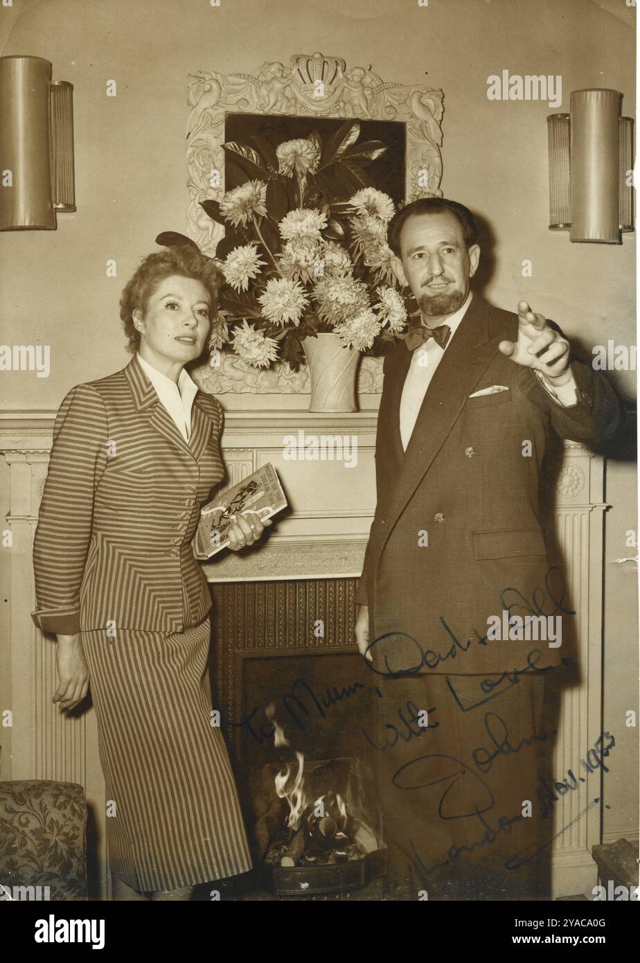 Greer Garson, englische Schauspielerin und Akademiepreisträgerin mit John Sherman, australischer Schauspieler. Vintage-Foto von Greer Garson aus dem Jahr 1953. Stockfoto