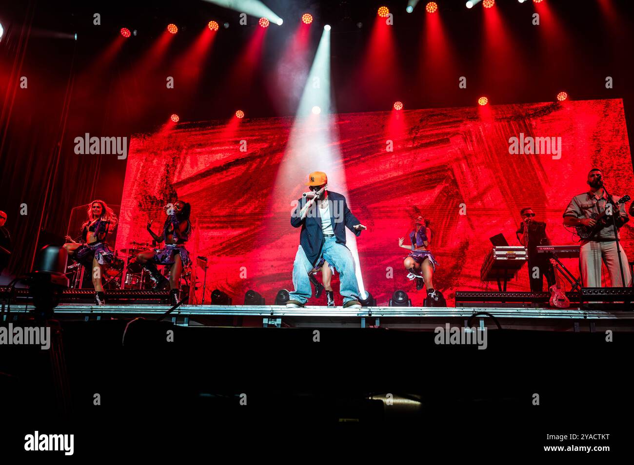 La bachata de Manuel Turizo enloquece Espacio Zity. Fotografias de Manuel Turizo en el concierto de Zaragoza el 6 de octubre de 2024. Stockfoto