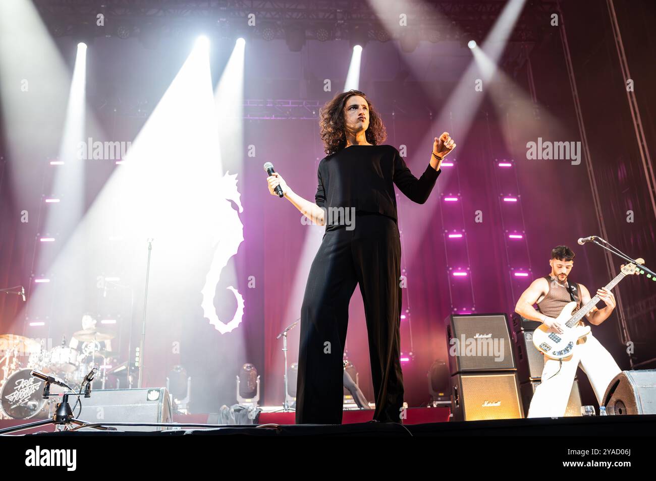 20 mil Personas acuden al concierto de Arde Bogotá, Viva Suecia y Nunatak en Zaragoza. Fiestas del Pilar. 11 Oktubre 2024. Espacio Zity. Stockfoto