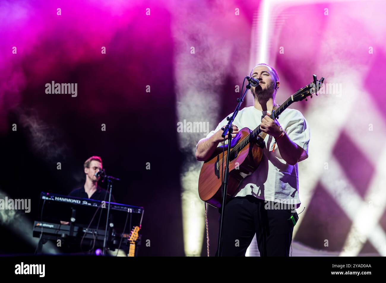 20 mil Personas acuden al concierto de Arde Bogotá, Viva Suecia y Nunatak en Zaragoza. Fiestas del Pilar. 11 Oktubre 2024. Espacio Zity. Stockfoto