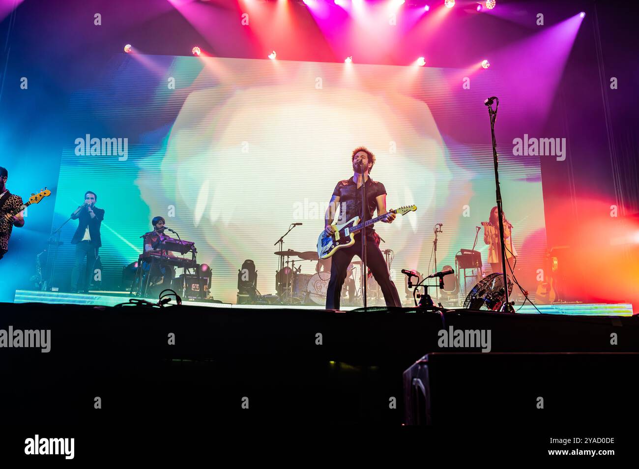 20 mil Personas acuden al concierto de Arde Bogotá, Viva Suecia y Nunatak en Zaragoza. Fiestas del Pilar. 11 Oktubre 2024. Espacio Zity. Stockfoto