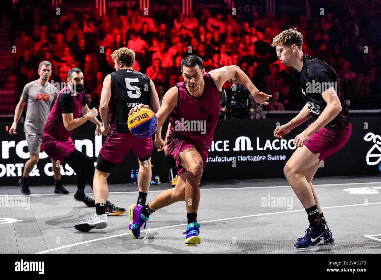 , - 13. OKTOBER: Mihailo Vasic - Liman, Adriaan Van Tilborg - Utrecht beim Spiel der FIBA 3x3 World Tour Amsterdam 2024 zwischen Liman und Utrecht am 13. Oktober 2024 in Amsterdam, Niederlande. (Foto: Edwin J.H. de Vries/Orange Pictures) Credit: Orange Pics BV/Alamy Live News Stockfoto