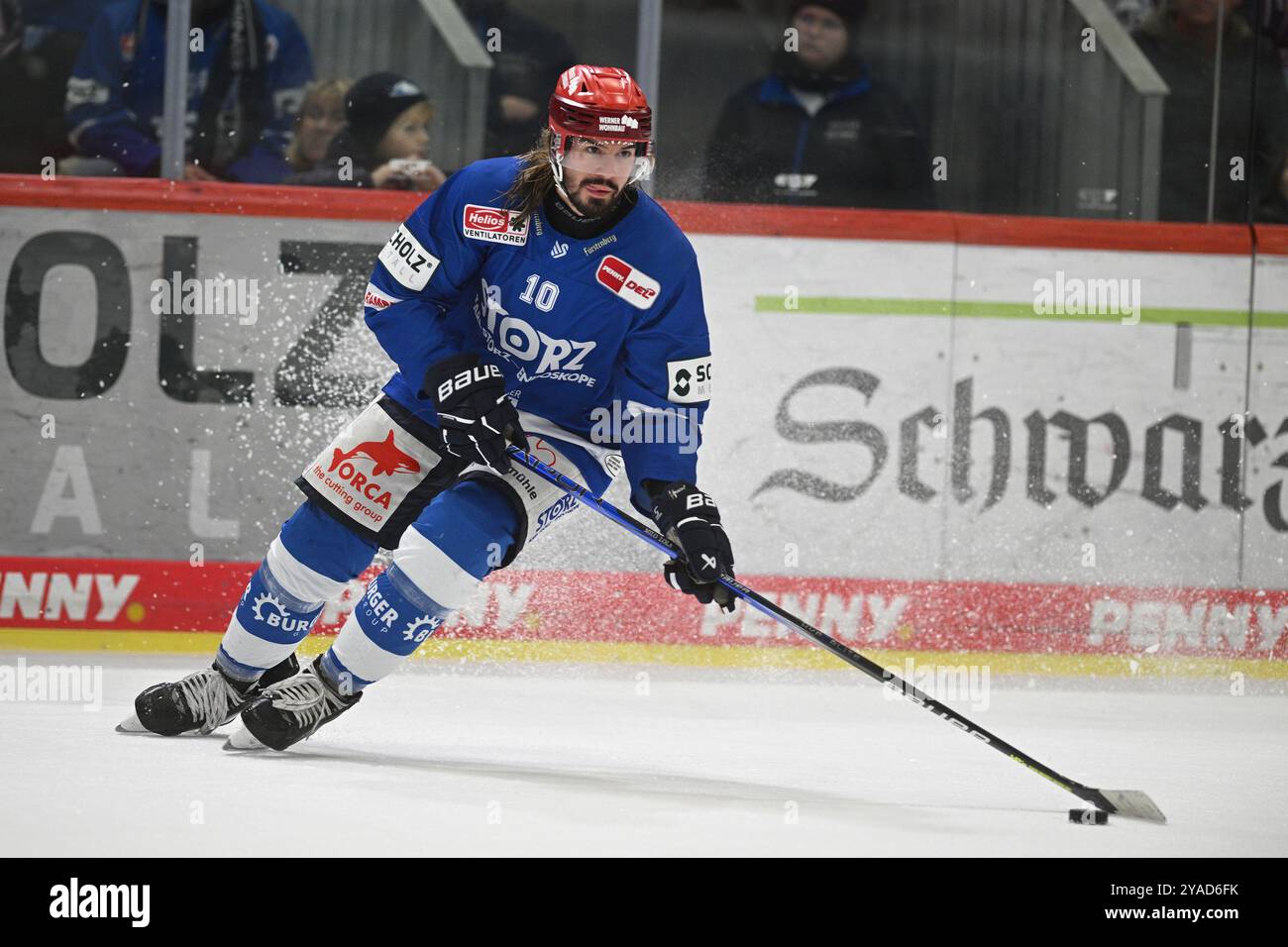 Mirko Hoefflin (Schwenninger Wild Wings #10) Schwenninger Wild Wings gegen Augsburger Panther Eishockey, DEL, Spieltag 9, Saison 2024/2025, 13.10.2024 Foto: Eibner-Pressefoto/Sven Laegler Stockfoto