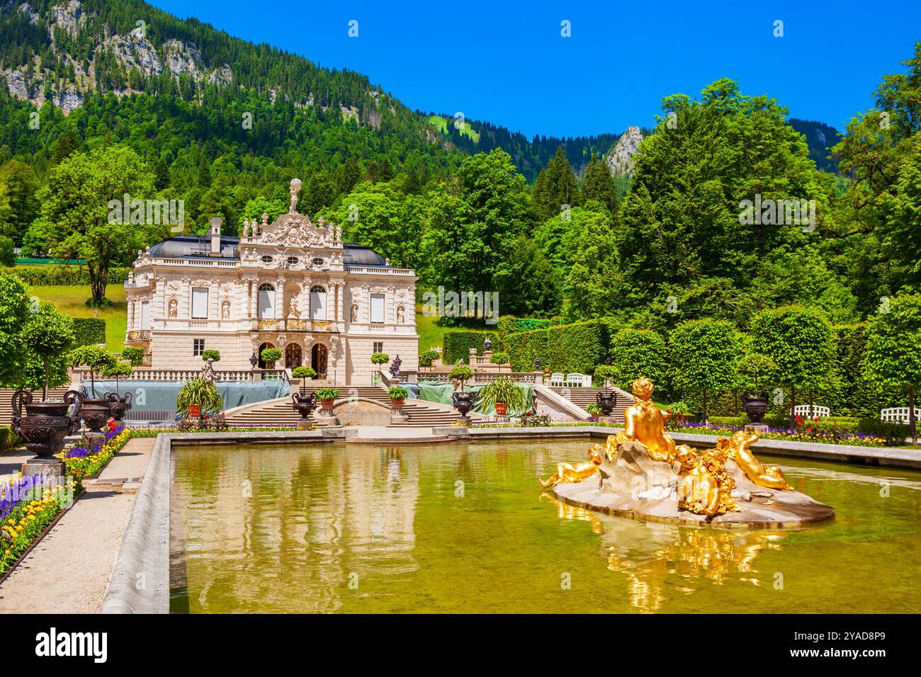 Schloss Linderhof Schloss Linderhof liegt in der Nähe des Dorfes Ettal im Südwesten Bayerns Stockfoto