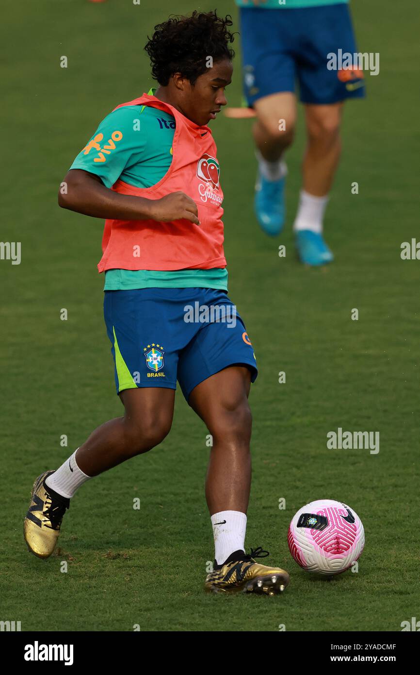 12. Oktober 2024: Endrick von der brasilianischen Mannschaft während des Trainings im Bezerrao-Stadion. Das Team bereitet sich auf Peru in der 10. Runde der südamerikanischen Qualifikation zur FIFA Fussball-Weltmeisterschaft 2026 vor. Stockfoto