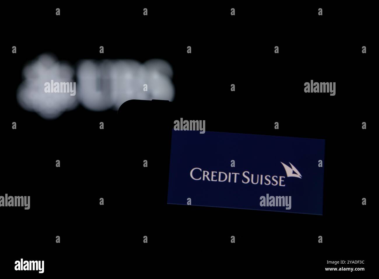 Gaziantep, Türkei. März 2023. Die Logos der Banken und Finanzdienstleister der UBS und der Credit Suisse. Die Credit Suisse wurde vor kurzem von der UBS Bank übernommen und von der Schweizer Regierung unterstützt, um die Schweizer Wirtschaft zu schützen und die Finanzstabilität im globalen Bankensystem zu sichern. Der Deal folgt dem Zusammenbruch der Silicon Valley Bank in Kalifornien und der New Yorker Signature Bank in den letzten Wochen Stockfoto