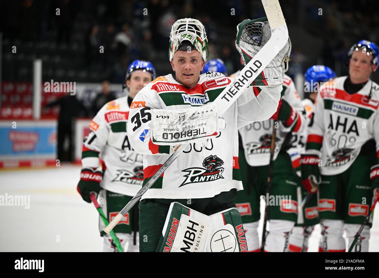 Jubel bei Markus Keller (Augsburger Panther) Schwenninger Wild Wings gegen Augsburger Panther Eishockey, DEL, Spieltag 9, Saison 2024/2025, 13.10.2024 Foto: Eibner-Pressefoto/Sven Laegler Stockfoto